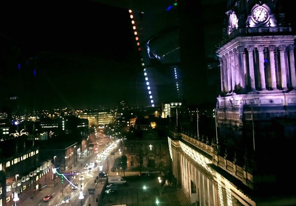 Photo of Leeds town hall at night